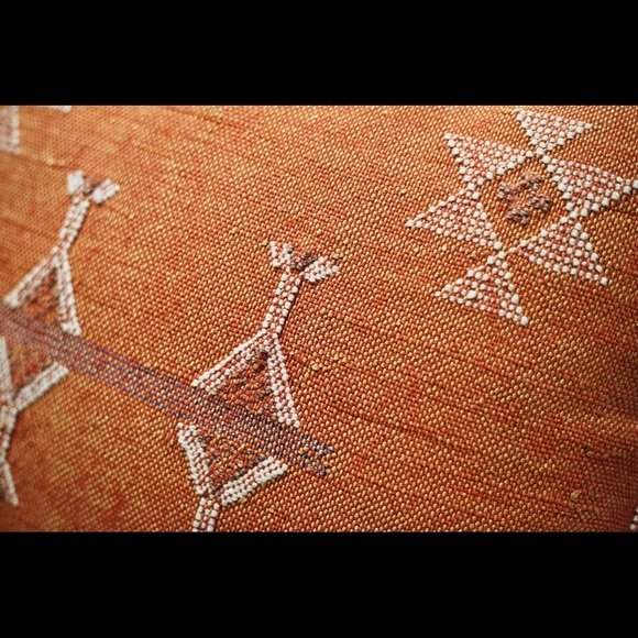 Single Moroccan Kilim Cactus Silk Pillow - Picture 2 of 4